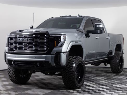 Used 2025 GMC Sierra 3500 Denali Ultimate AWD/4WD image 2