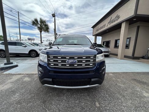 Used 2017 Ford Explorer XLT w/ Equipment Group 202A image 6