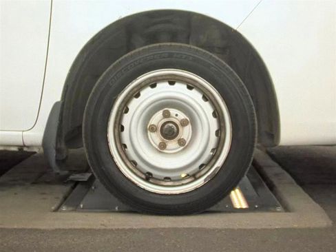 Used 2020 Nissan NV200 S image 9