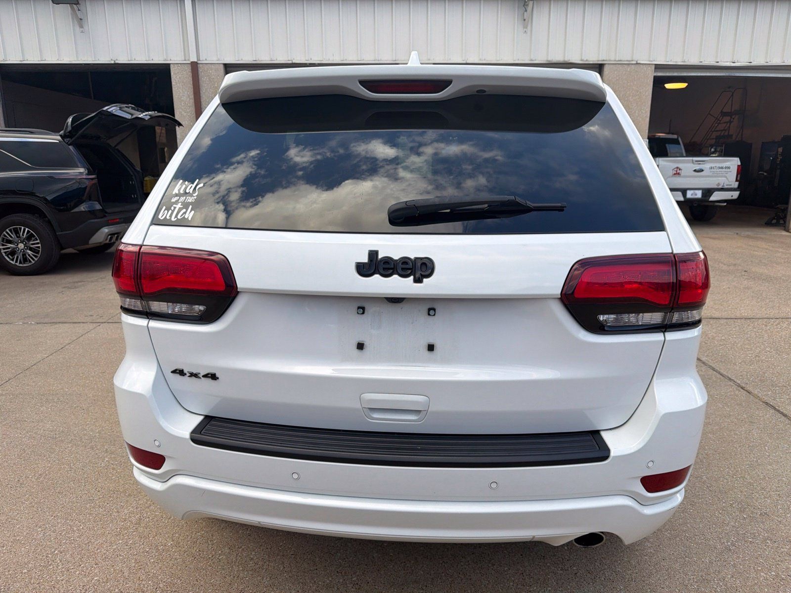 Used 2020 Jeep Grand Cherokee Altitude AWD/4WD image 4