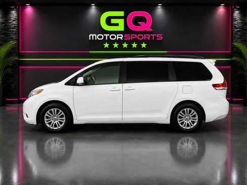 Used 2013 Toyota Sienna XLE FWD image 4