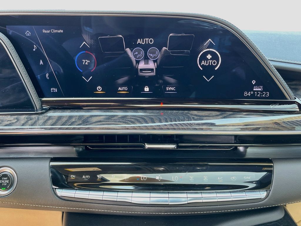 Certified 2022 Cadillac Escalade Premium Luxury w/ Performance Package AWD/4WD image 26