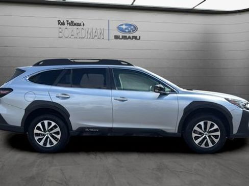 Used 2023 Subaru Outback Premium AWD/4WD image 3