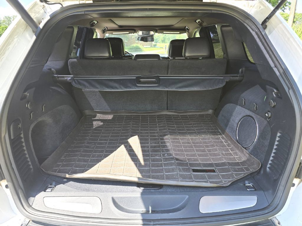 Used 2015 Jeep Grand Cherokee Overland w/ Advanced Technology Group AWD/4WD image 22
