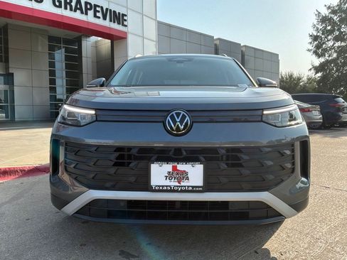 Used 2026 Volkswagen Tiguan SE FWD image 3