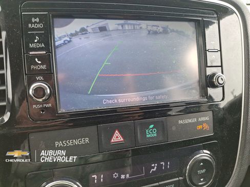Used 2018 Mitsubishi Outlander ES AWD/4WD image 16