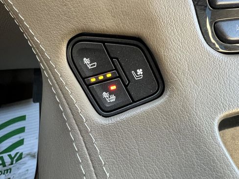 Used 2020 GMC Yukon XL SLT image 36