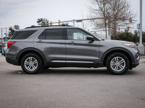 Used 2022 Ford Explorer XLT w/ Equipment Group 202A image 11