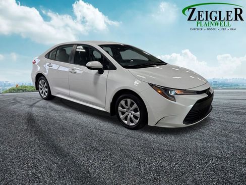 Used 2025 Toyota Corolla LE image 13