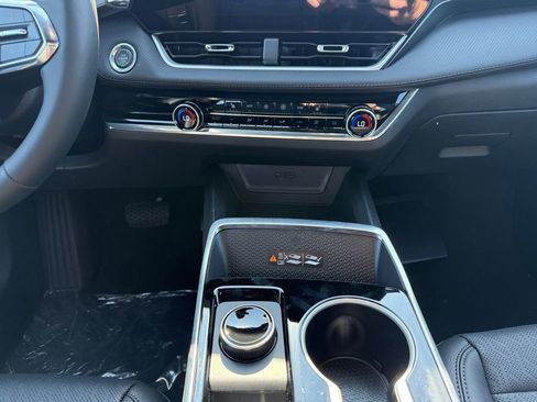 New 2026 Chevrolet Equinox LT w/ Convenience Package II image 11