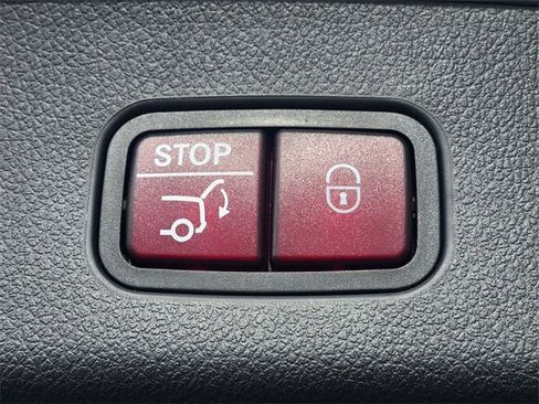 Certified 2025 Mercedes-Benz GLC 300 4MATIC image 18