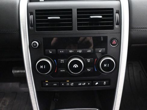 Used 2016 Land Rover Discovery Sport SE image 32