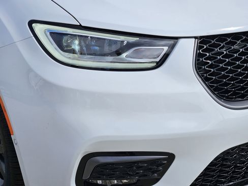 New 2026 Chrysler Pacifica Select FWD image 9