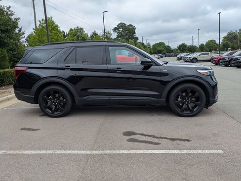 Used 2023 Ford Explorer ST-Line w/ Class IV Trailer Tow Package RWD image 3