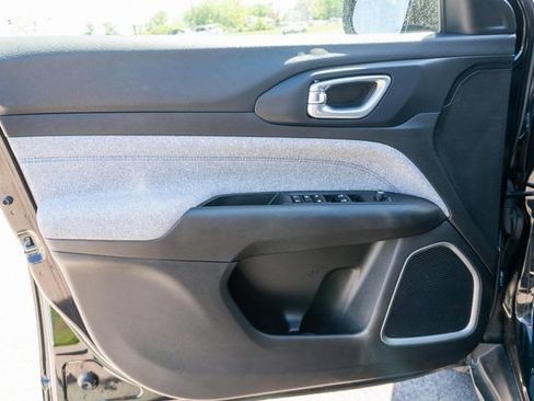 Used 2023 Jeep Compass Latitude w/ Convenience Group AWD/4WD image 17