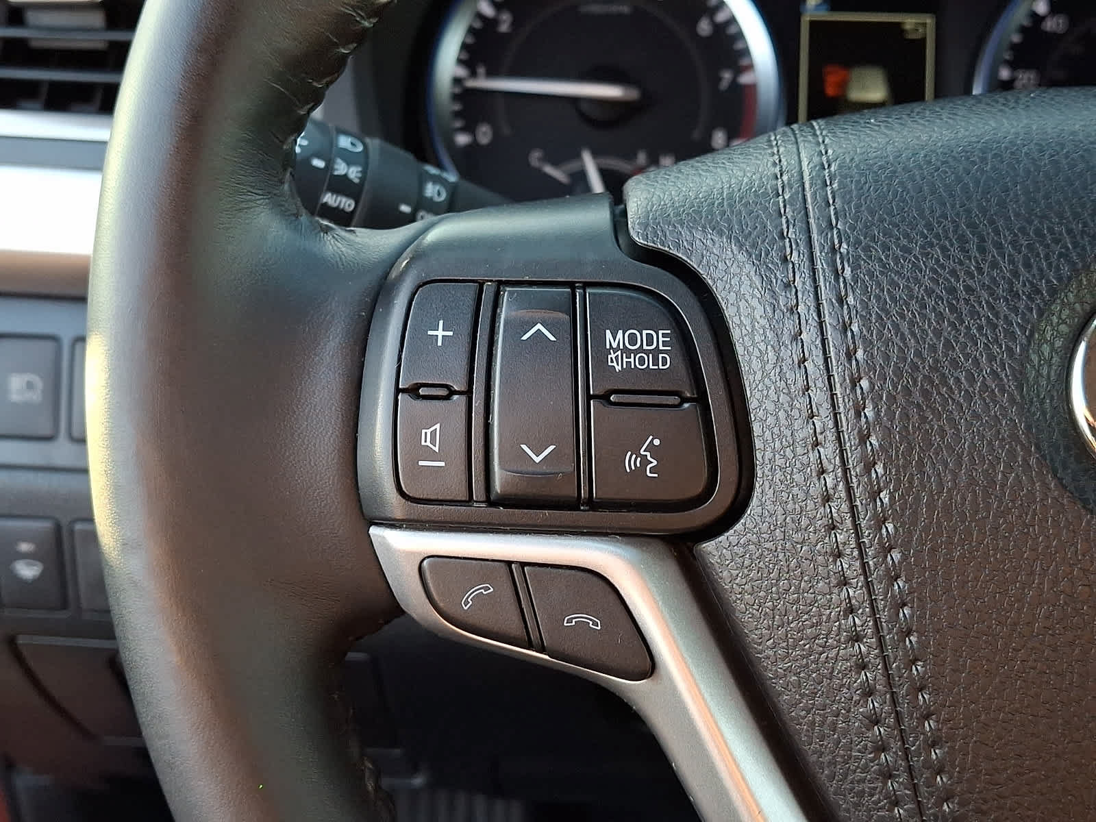 Used 2019 Toyota Highlander SE AWD/4WD image 26