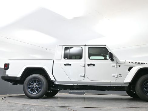 New 2026 Jeep Gladiator Sport AWD/4WD image 41
