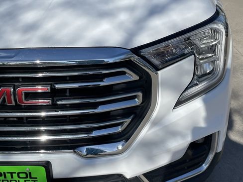 Used 2024 GMC Terrain SLT image 8
