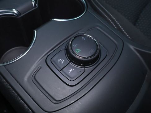 Used 2024 GMC Terrain SLE image 34