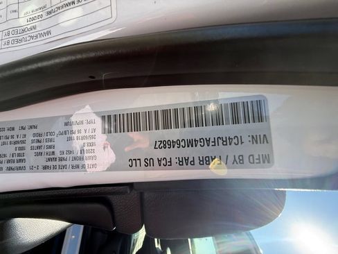 Used 2021 Jeep Grand Cherokee Laredo AWD/4WD image 42