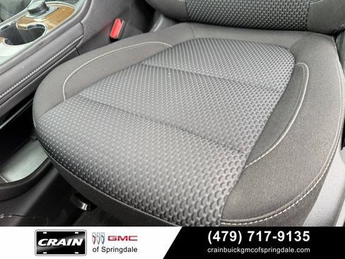 Used 2023 GMC Acadia SLE FWD image 22