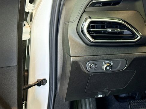 Used 2023 Chevrolet Bolt EUV LT w/ Convenience Package image 10