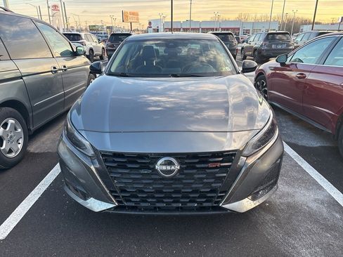 Used 2025 Nissan Altima 2.5 SR image 2