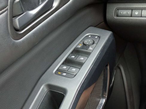 Used 2024 Nissan Pathfinder SV FWD image 25