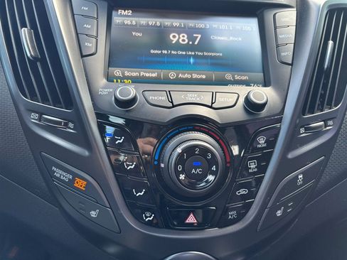 Used 2016 Hyundai Veloster Turbo image 16