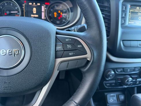 Used 2014 Jeep Cherokee Latitude w/ Comfort/Convenience Group image 18