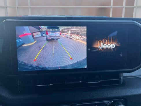 Used 2024 Jeep Wrangler Unlimited image 30