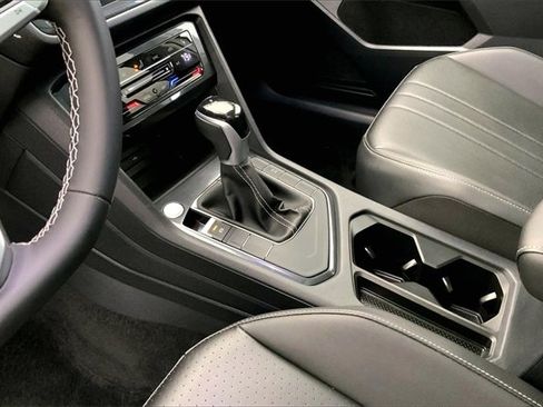 Certified 2023 Volkswagen Tiguan SE w/ Panoramic Sunroof Package image 17