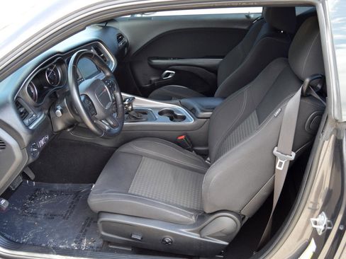 Used 2019 Dodge Challenger SXT image 10