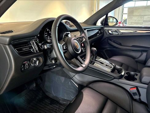 New 2026 Porsche Macan AWD/4WD image 4
