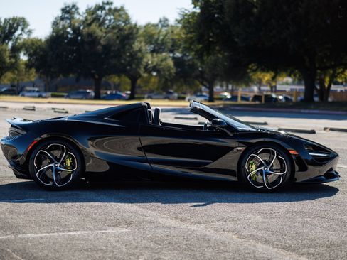 Used 2024 McLaren 750S Spider image 23