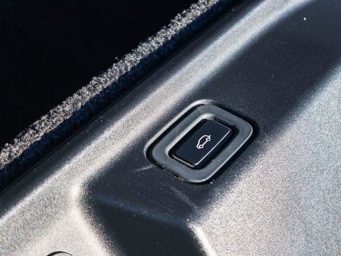 Certified 2023 Land Rover Range Rover SE image 29