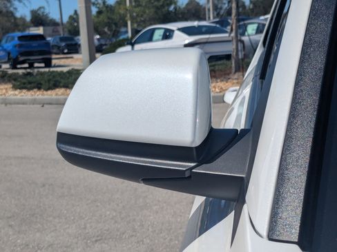 Used 2024 Kia Niro LX image 11