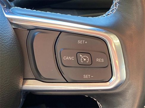 Used 2022 Jeep Gladiator Overland w/ Popular Equipment Package image 21