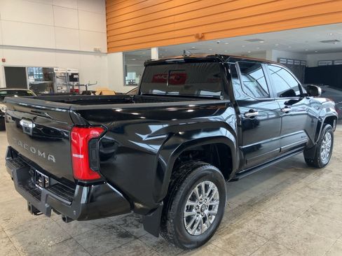 Used 2024 Toyota Tacoma Limited w/ Limited Package (LT) image 5