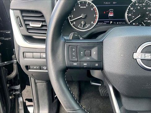Certified 2025 Nissan Rogue SV FWD image 23