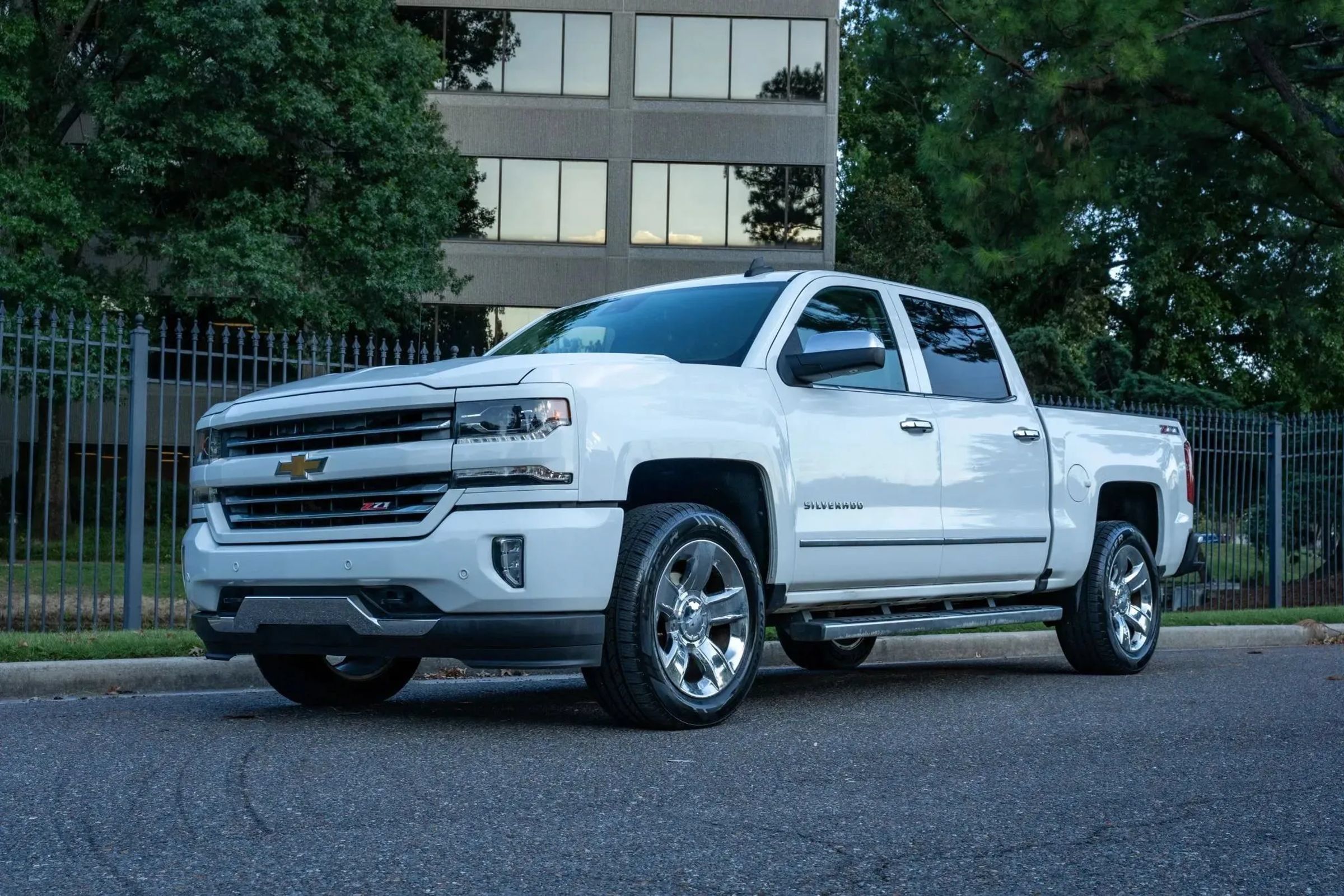 Used 2016 Chevrolet Silverado 1500 LTZ Z71 w/ LTZ Plus Package AWD/4WD image 1