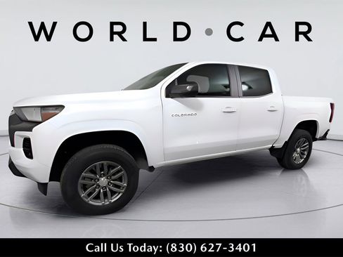 Used 2024 Chevrolet Colorado LT w/ LT Convenience Package image 3