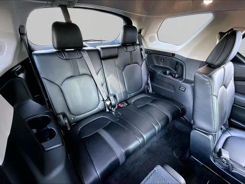 Used 2024 Honda Pilot Touring image 20