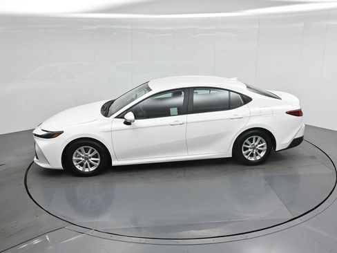 Used 2025 Toyota Camry LE FWD image 38