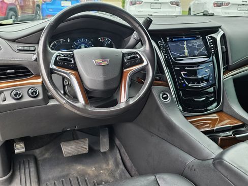 Used 2020 Cadillac Escalade Luxury AWD/4WD image 36