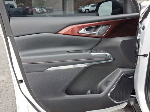 Used 2024 Chevrolet Traverse RS image 12