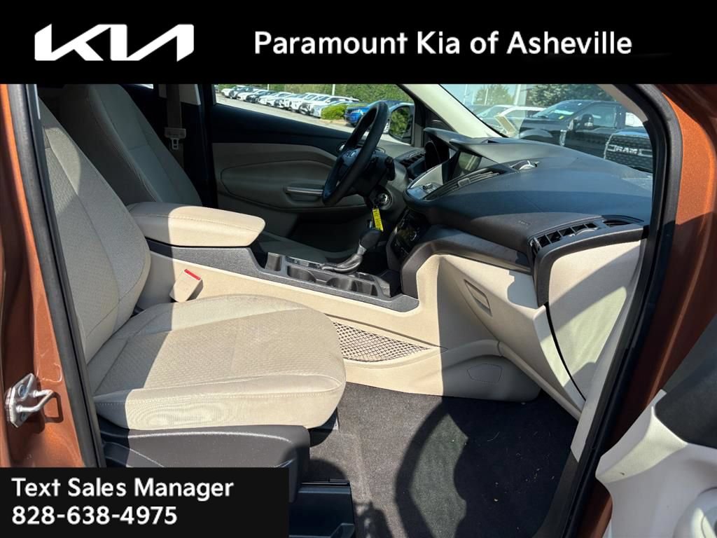 Used 2017 Ford Escape SE w/ Equipment Group 201A AWD/4WD image 17