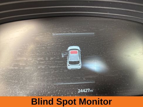 Used 2025 Hyundai Venue SEL FWD image 12