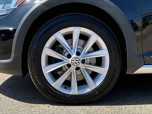 Used 2019 Volkswagen Golf Alltrack S image 12