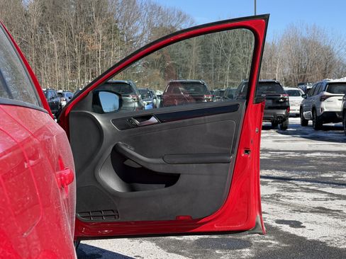 Used 2018 Volkswagen Jetta Sport image 33